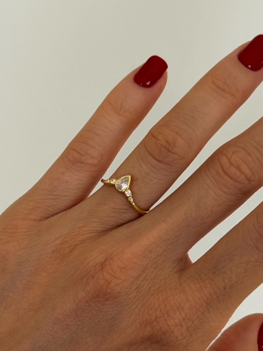 925 Gümüş | V Kavisli Damla Tek Taş Yüzük