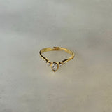 925 Gümüş | V Kavisli Damla Tek Taş Yüzük